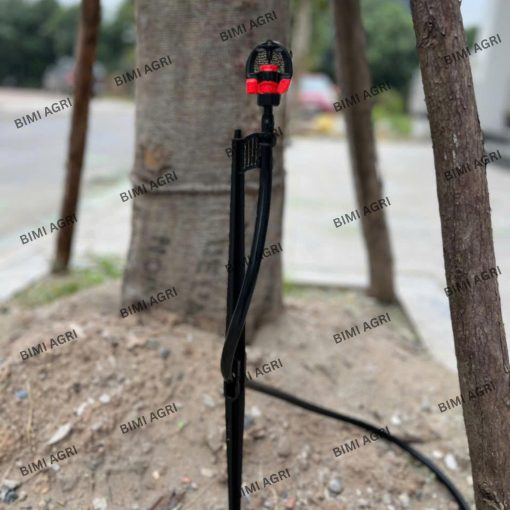 Béc không bù áp T700 là dòng béc nhập khẩu, chất liệu nhựa dày dặn, phạm vi tưới với đường kính từ 3-4 mét, có thể chỉnh bán kính tại miếng chặn của béc