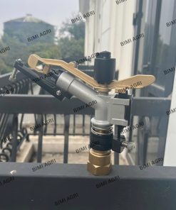 Béc cánh đập chân ren đồng 34MM , chất liệu thân béc bằng hợp kim nhôm , chỉnh góc tuỳ ý, bán kính tưới 10-15 mét , lắp với ren ngoài PVC 34MM
