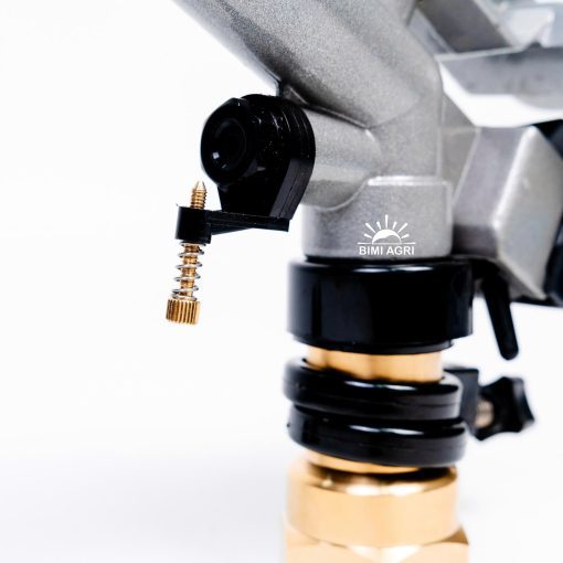 Béc cánh đập chân ren bằng đồng kích cỡ 48 MM, bán kính tưới 25-30 mét, kết nối với chân ren ngoài PVC cỡ 48MM